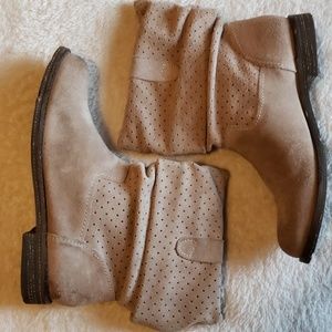 women leather boot